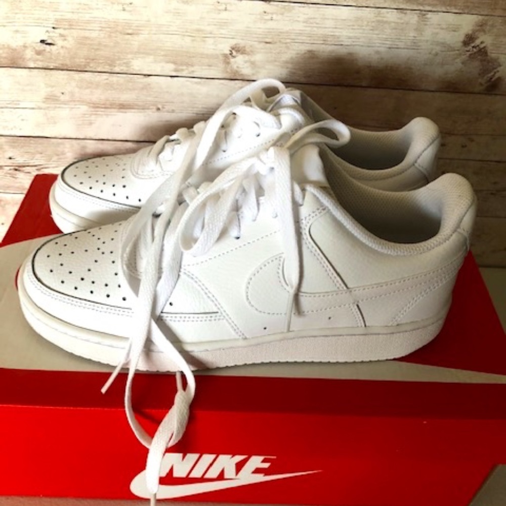 Nike Court Vision Low Women's Shoes (white)
